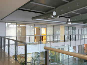mampara de cristal de Comercial de Interiorismo Robredo